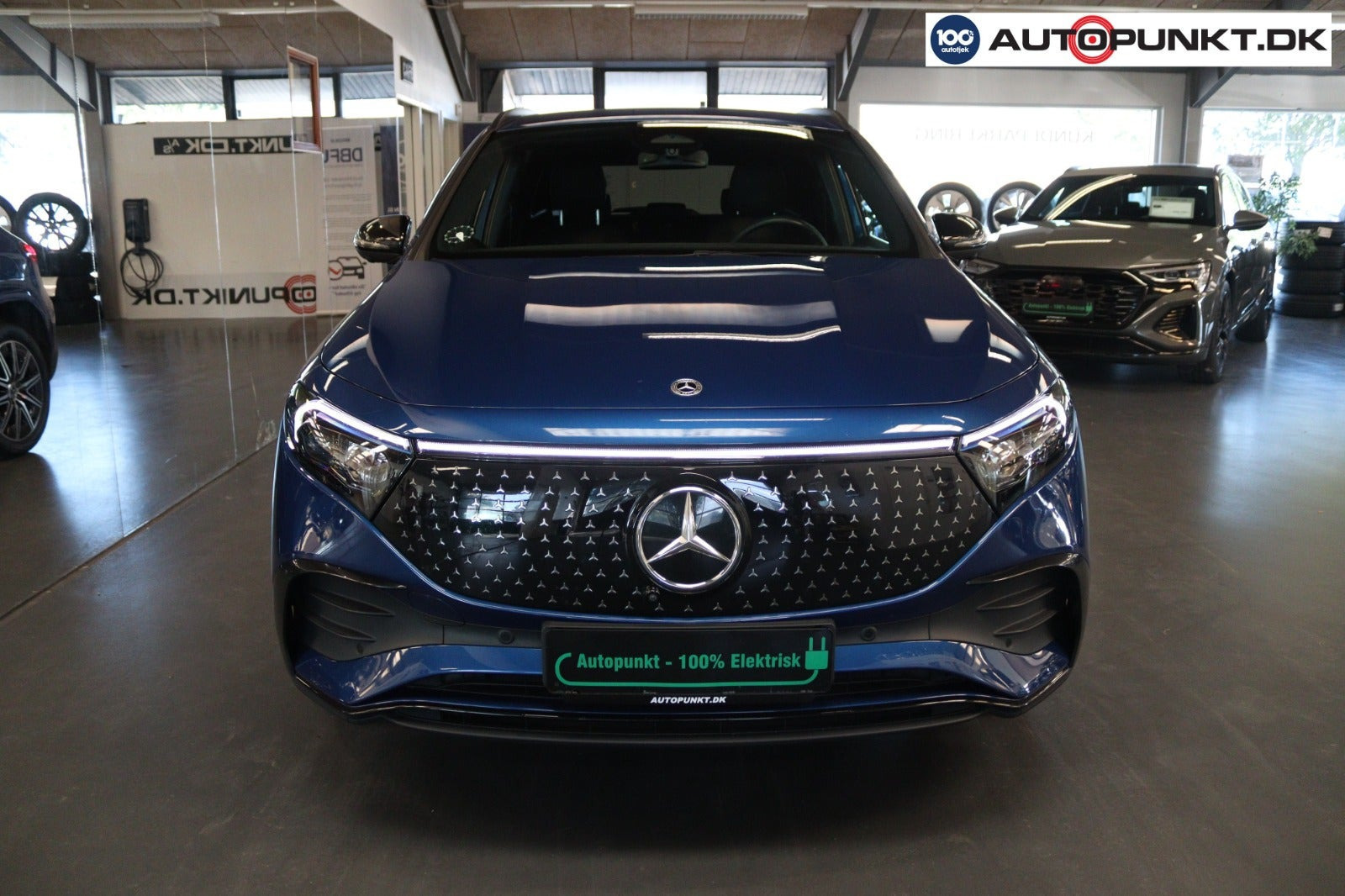 Blå Mercedes EQA250+ fra 2024