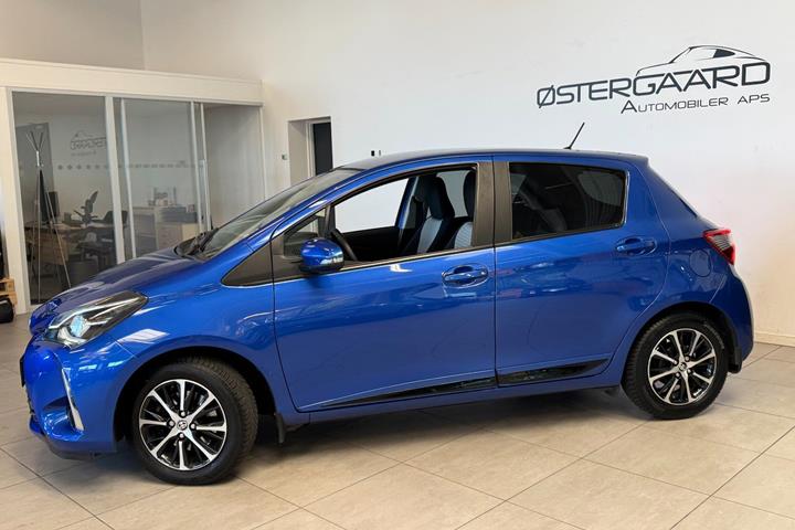 Blå Toyota Yaris fra 2019