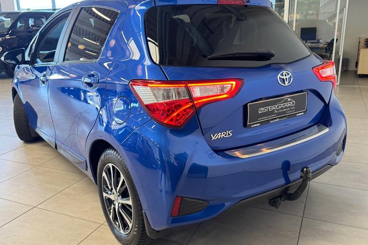 Blå Toyota Yaris fra 2019