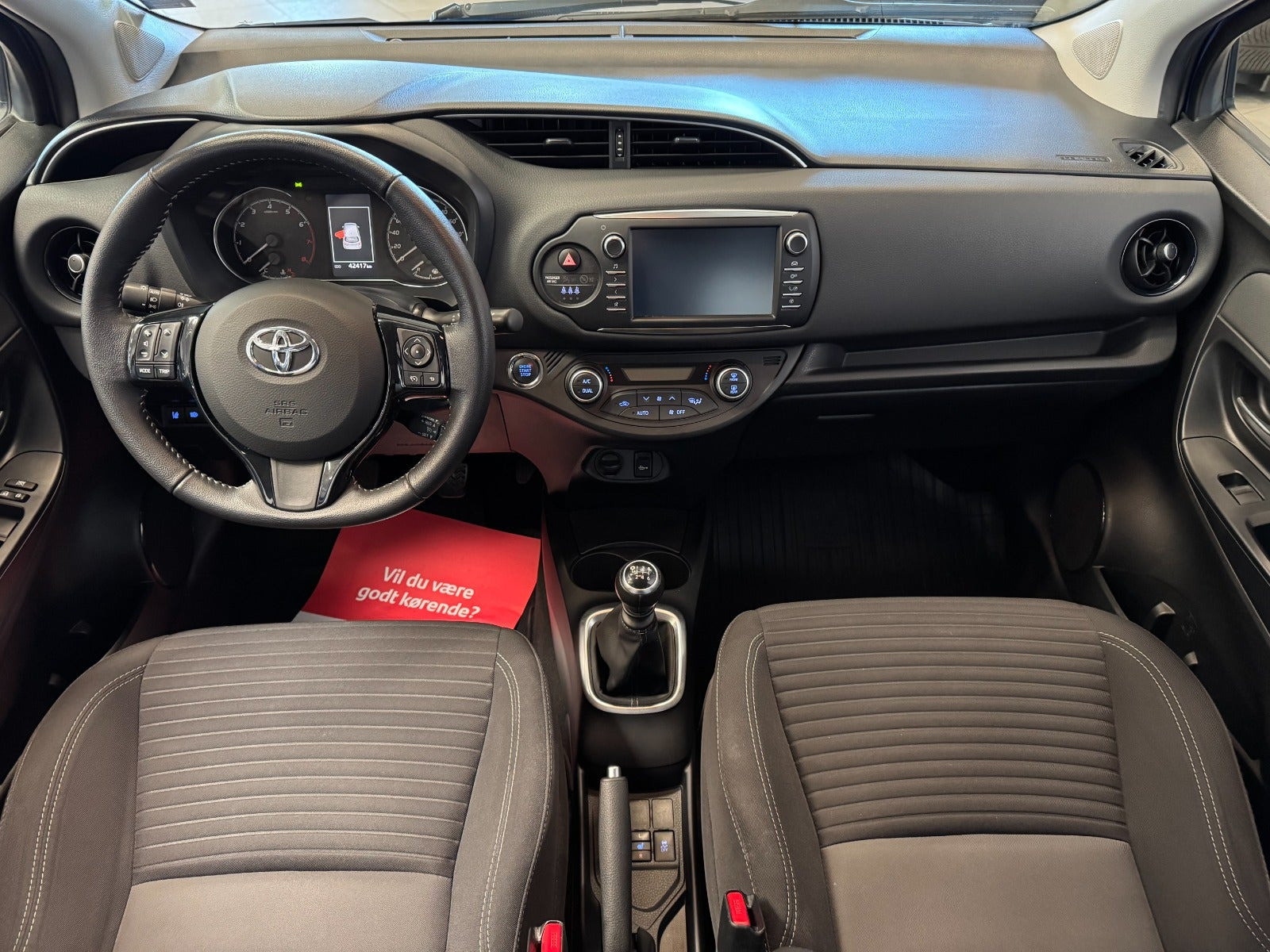 Blå Toyota Yaris fra 2019