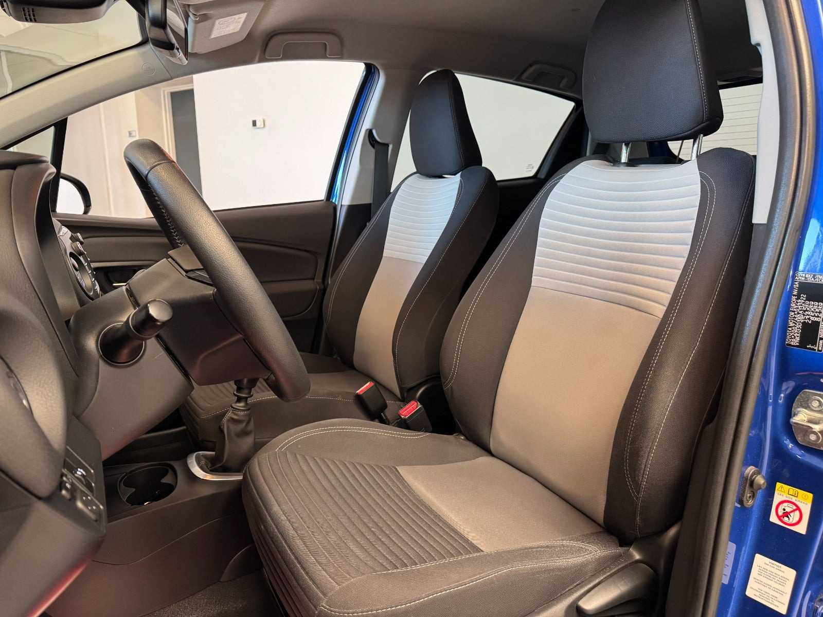 Blå Toyota Yaris fra 2019