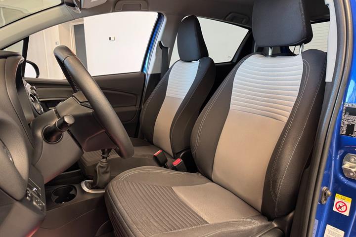 Blå Toyota Yaris fra 2019