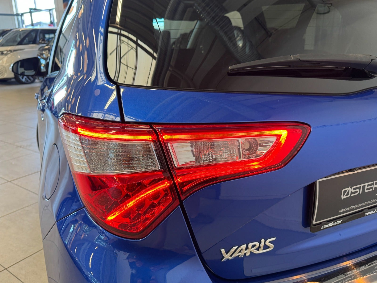 Blå Toyota Yaris fra 2019