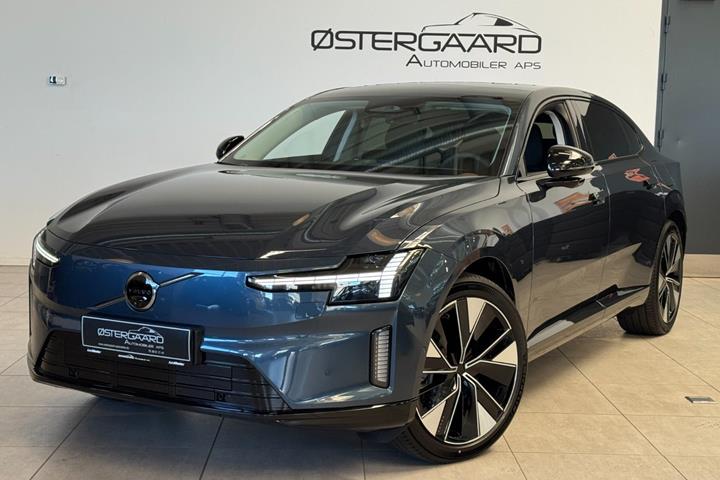 Blå Volvo ES90 fra 2026 set udefra