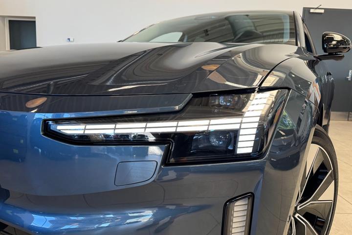 Blå Volvo ES90 fra 2026