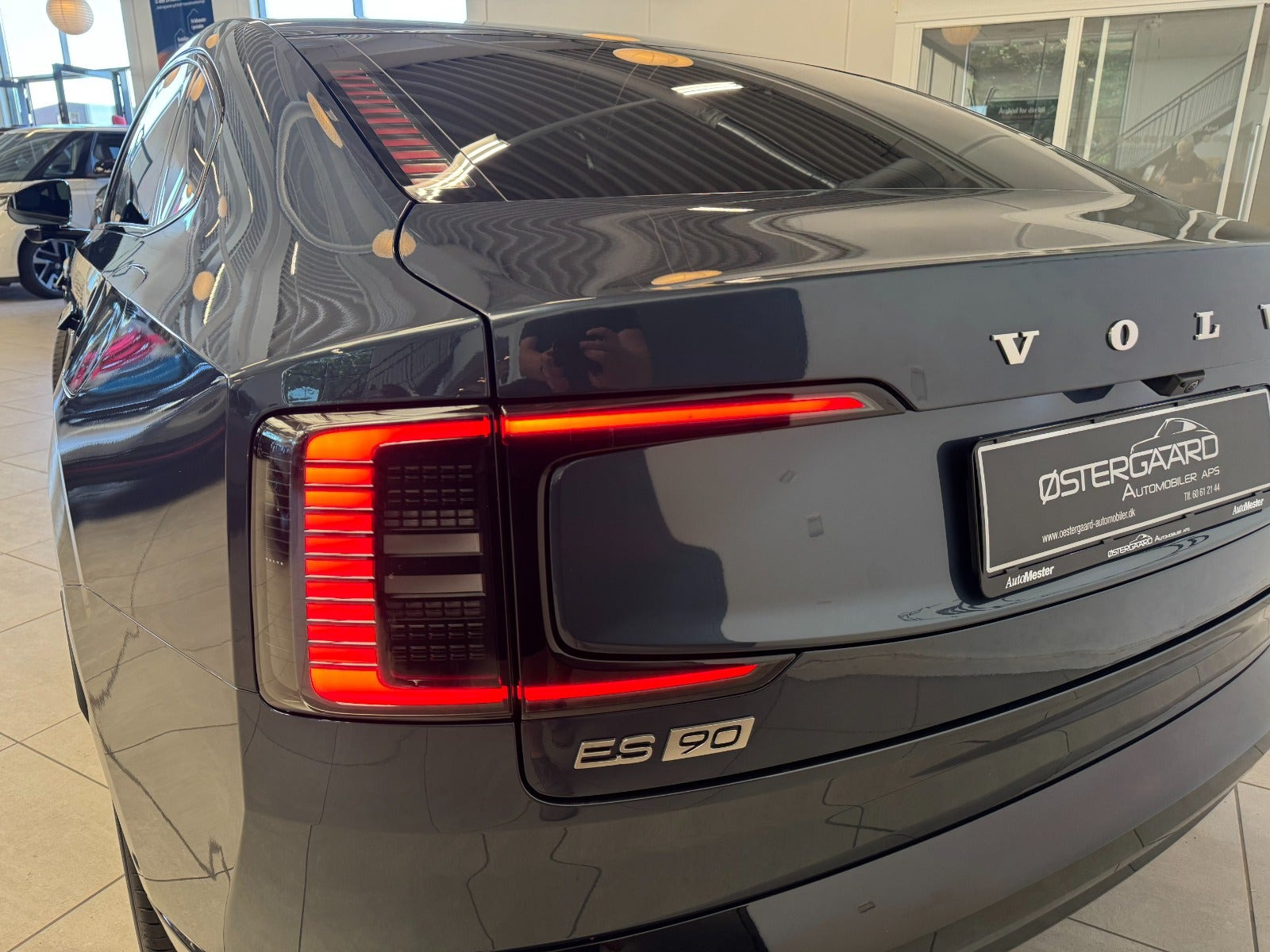 Blå Volvo ES90 fra 2026