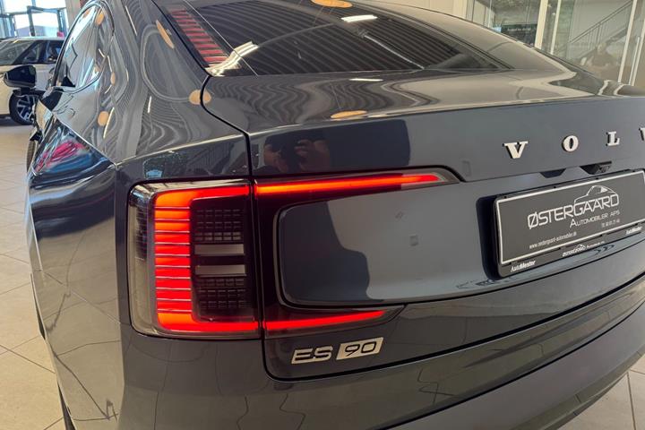 Blå Volvo ES90 fra 2026