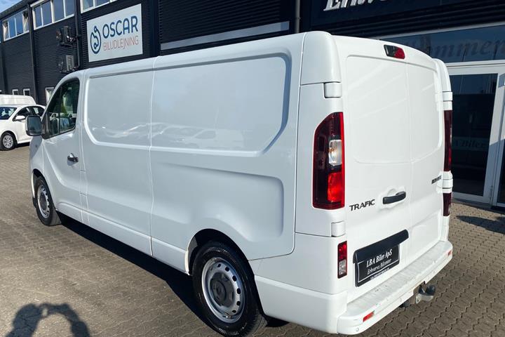 Hvid Renault Trafic T29 fra 2022