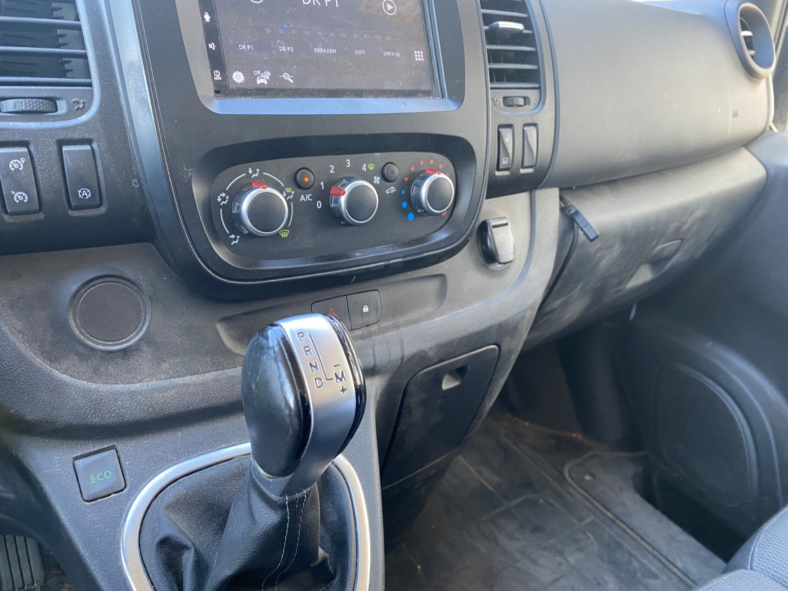 Hvid Renault Trafic T29 fra 2022