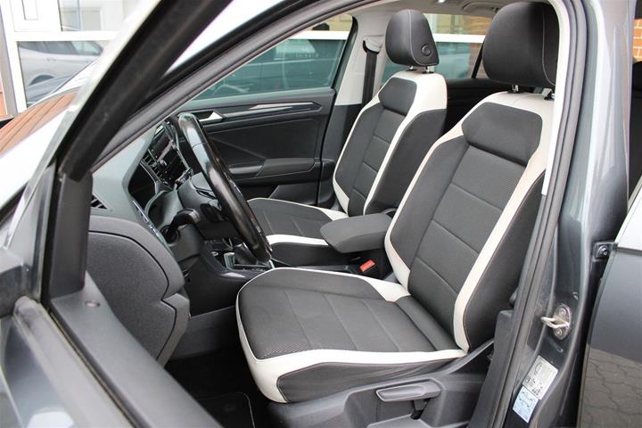 Grå VW T-Roc fra 2019