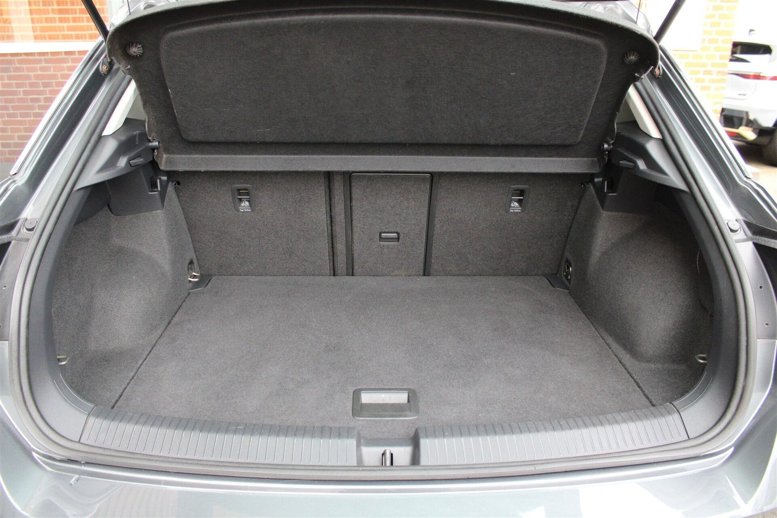 Grå VW T-Roc fra 2019