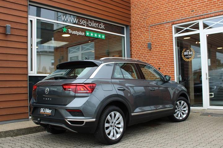 Grå VW T-Roc fra 2019