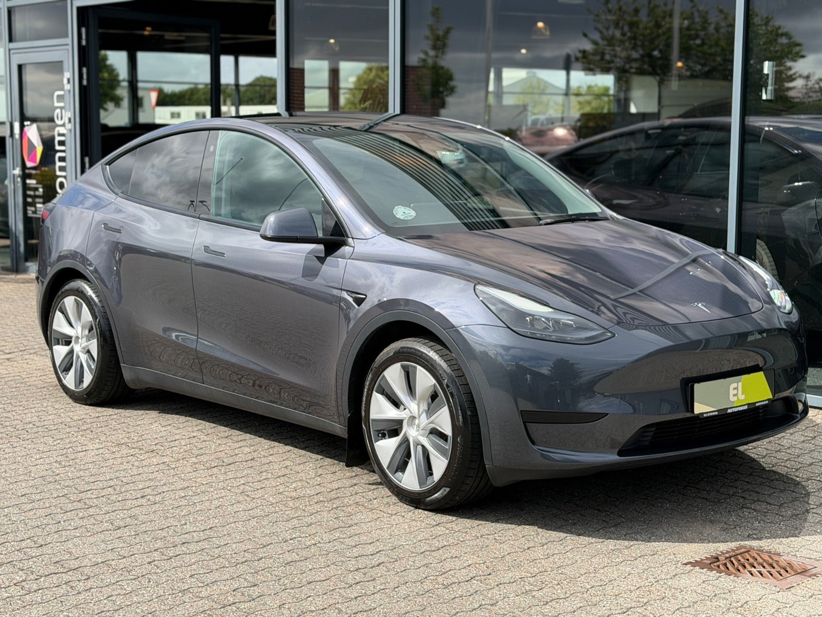 Tesla Model Y RWD