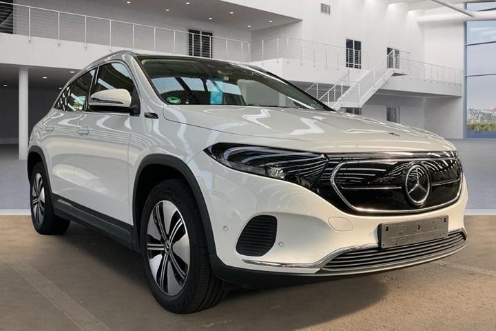 Hvid Mercedes EQA250 fra 2021