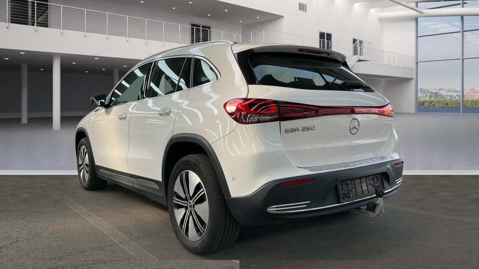 Hvid Mercedes EQA250 fra 2021