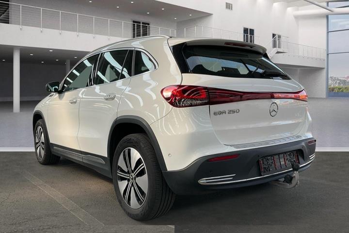 Hvid Mercedes EQA250 fra 2021