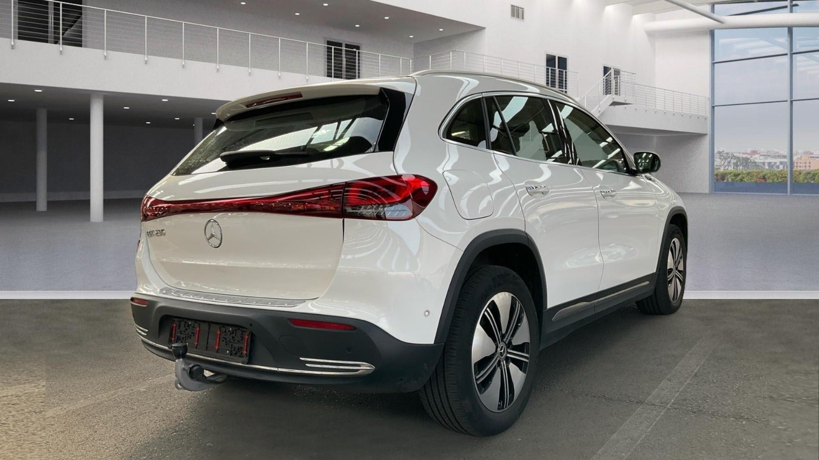 Hvid Mercedes EQA250 fra 2021