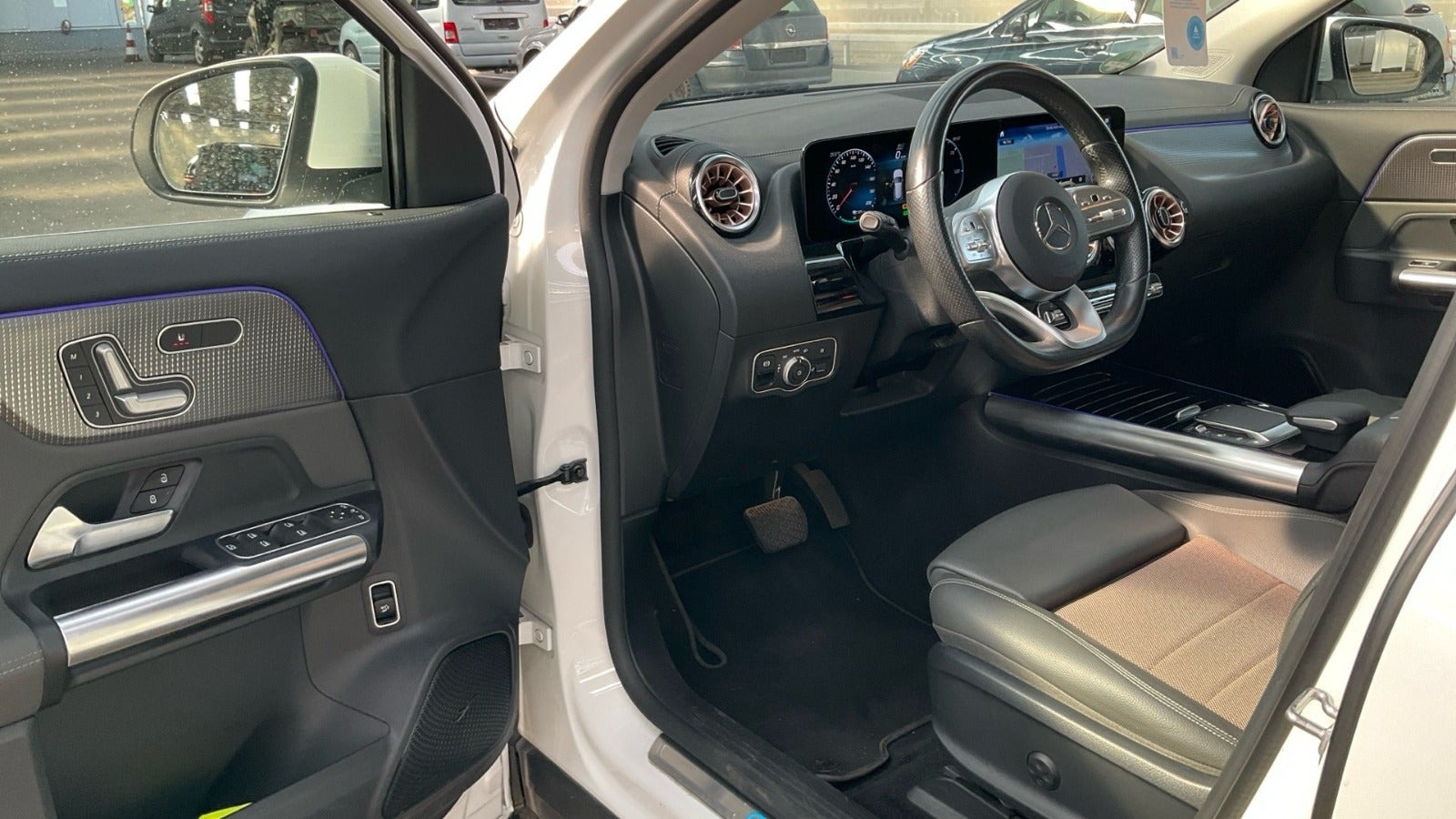 Hvid Mercedes EQA250 fra 2021