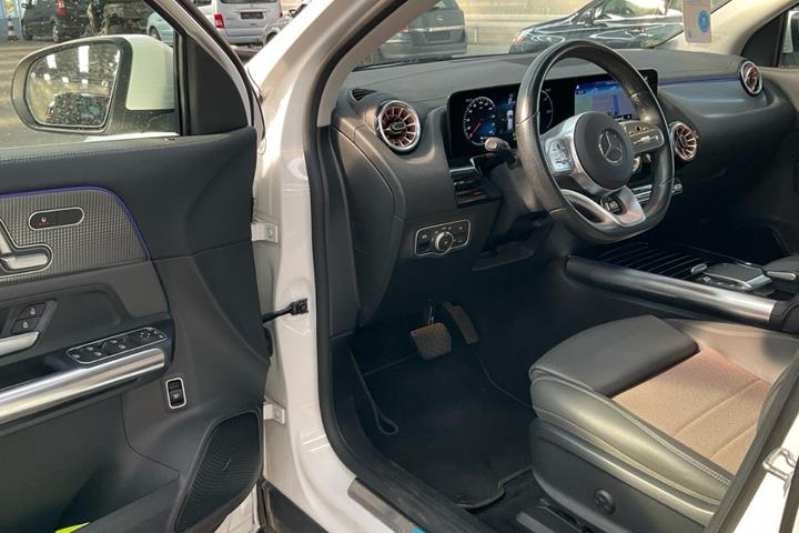 Hvid Mercedes EQA250 fra 2021