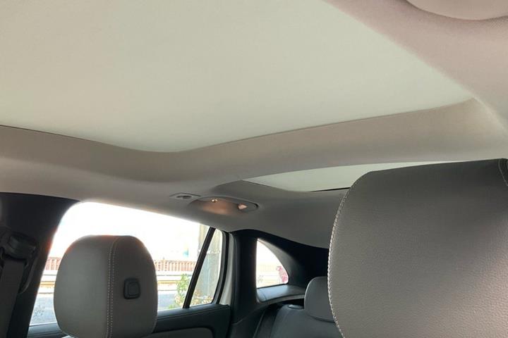 Hvid Mercedes EQA250 fra 2021
