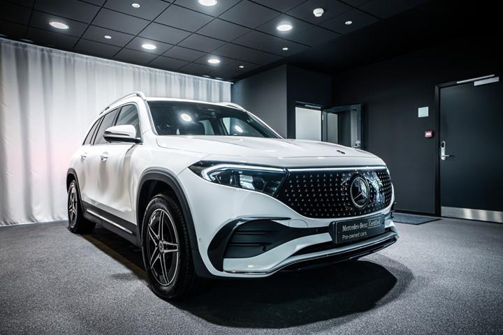 Hvid Mercedes EQB350 fra 2025