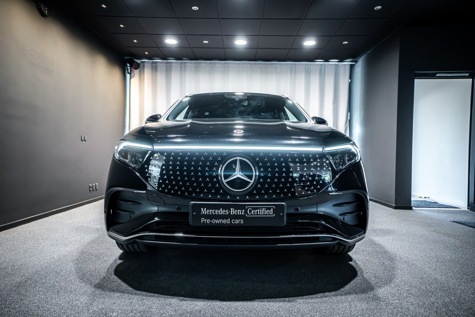 Sort Mercedes EQA350 fra 2024