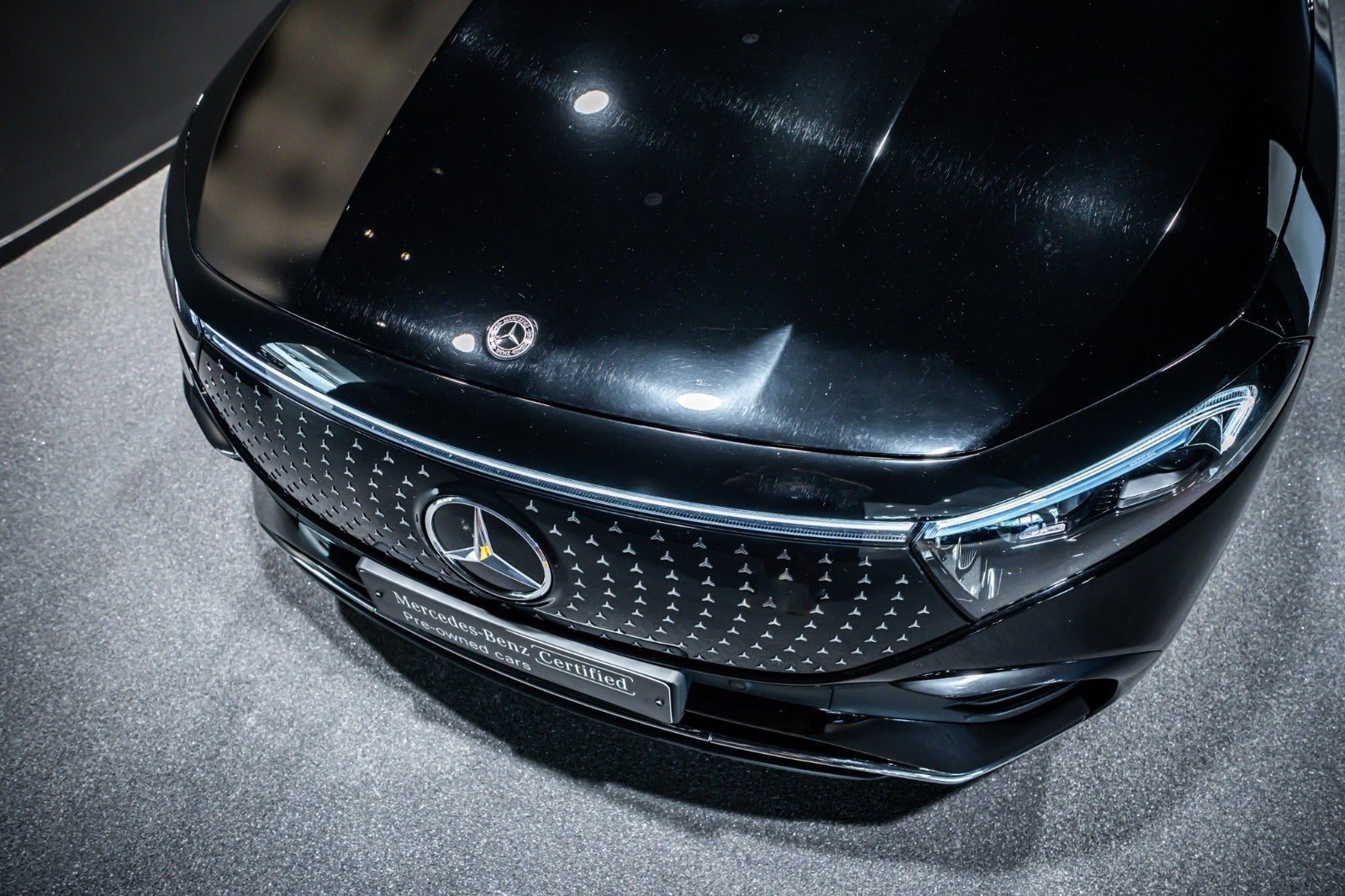 Sort Mercedes EQA350 fra 2024