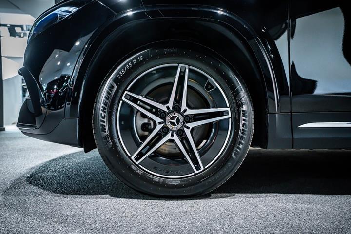 Sort Mercedes EQA350 fra 2024