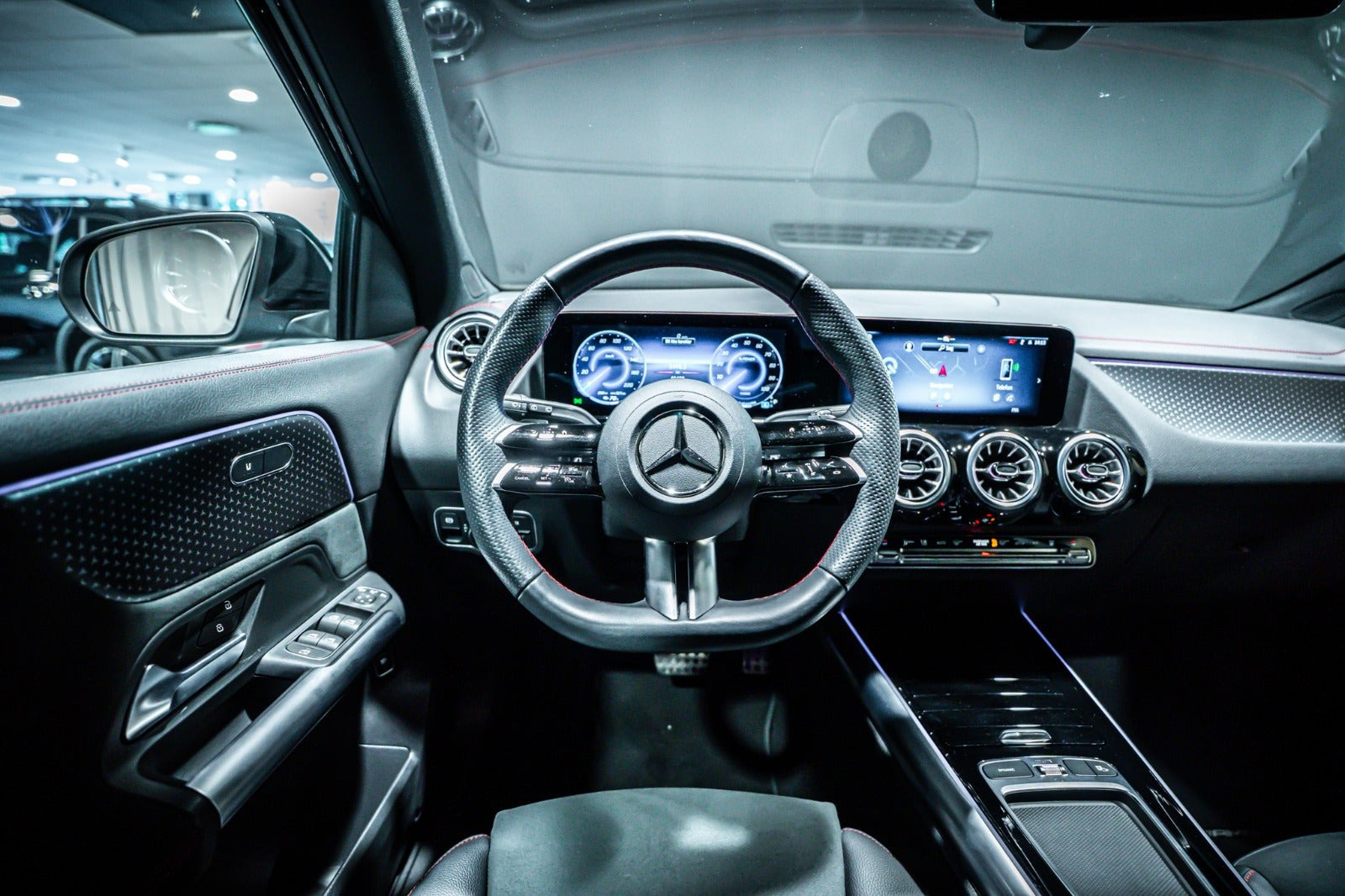 Sort Mercedes EQA350 fra 2024