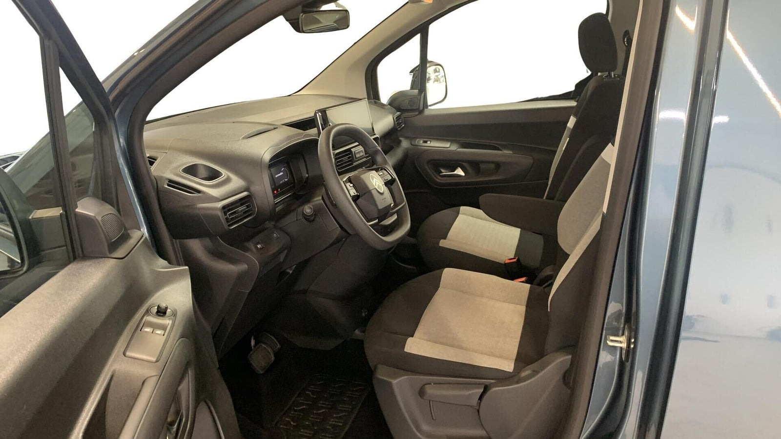 Blå Citroën ë-Berlingo fra 2025