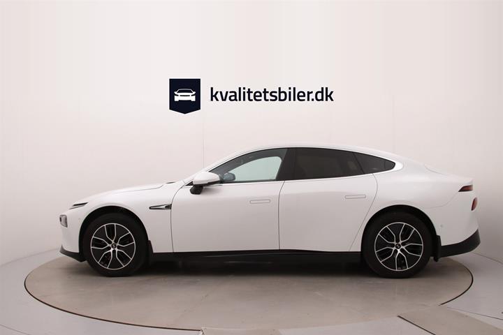 Hvid Xpeng P7 fra 2023