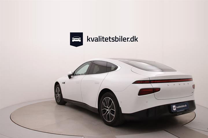 Hvid Xpeng P7 fra 2023