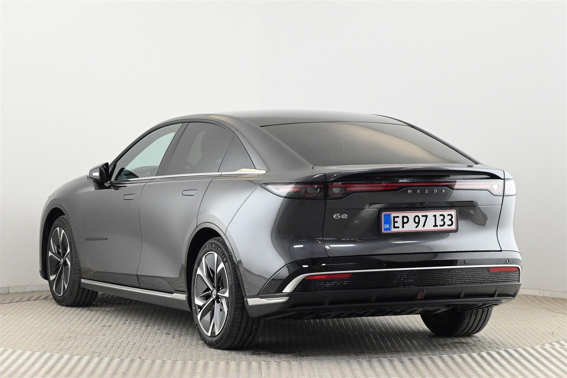 Grå Mazda 6e fra 2026