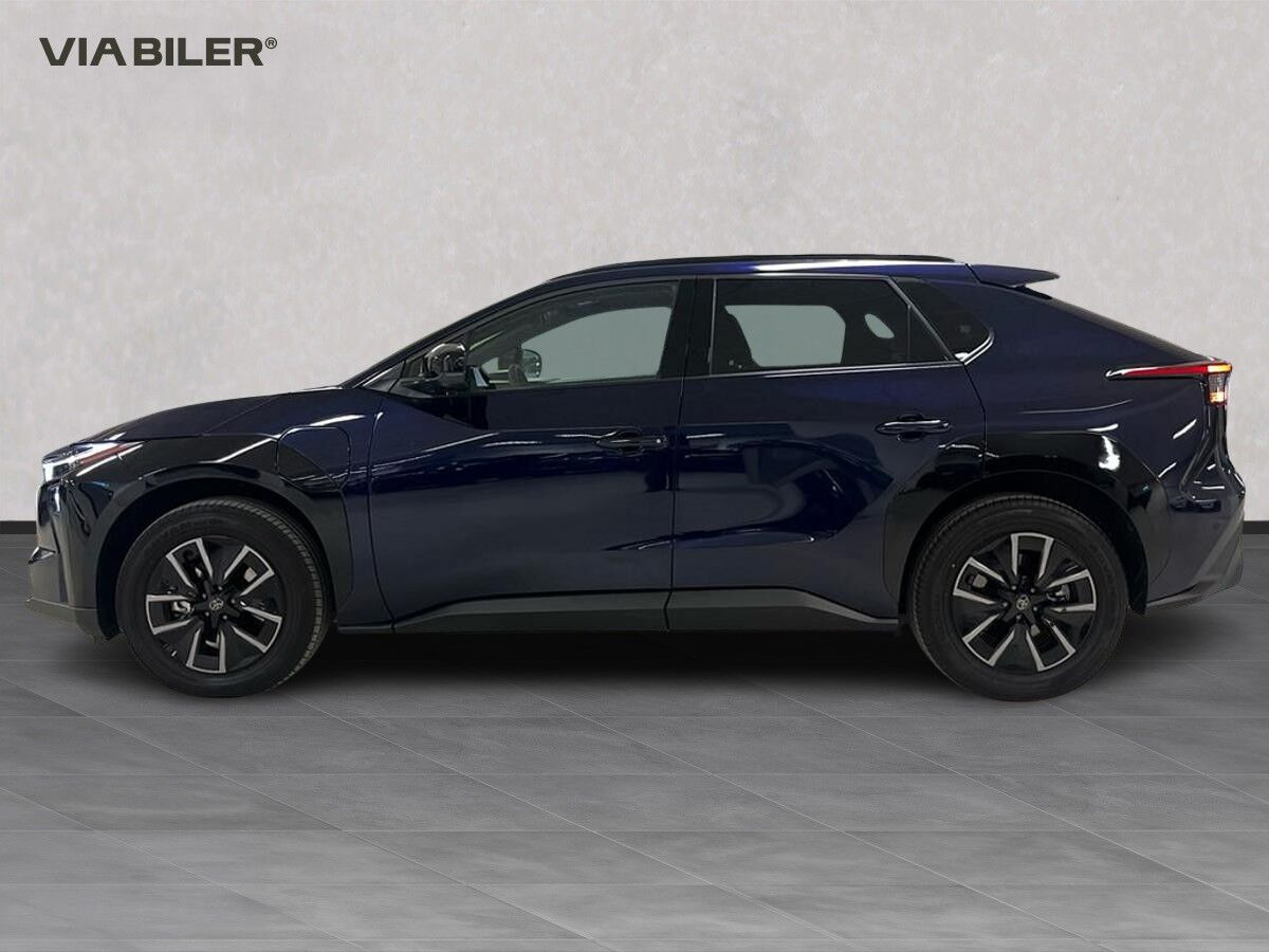 Blå Toyota BZ4X fra 2026