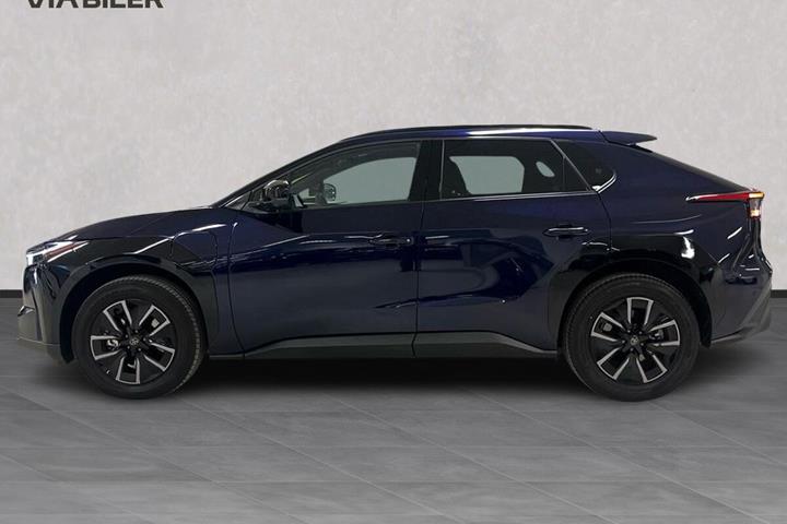 Blå Toyota BZ4X fra 2026