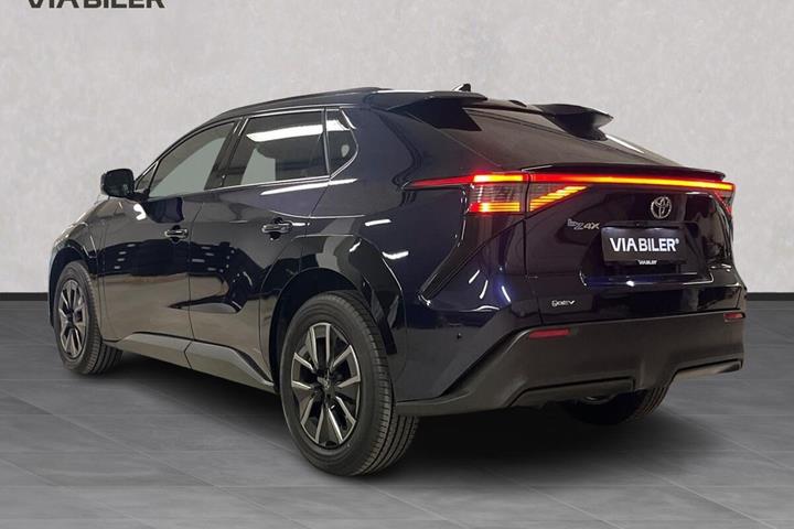 Blå Toyota BZ4X fra 2026