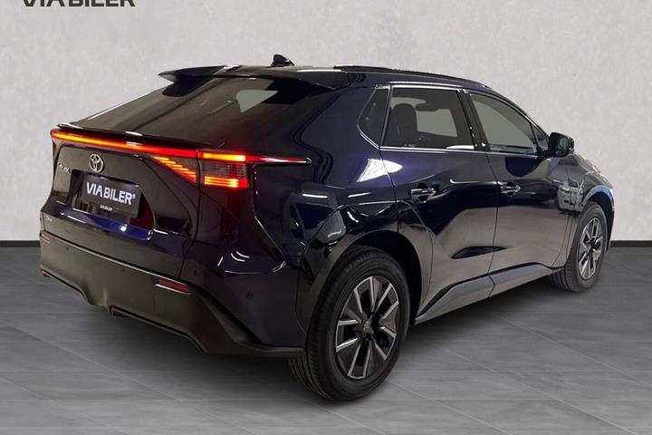 Blå Toyota BZ4X fra 2026