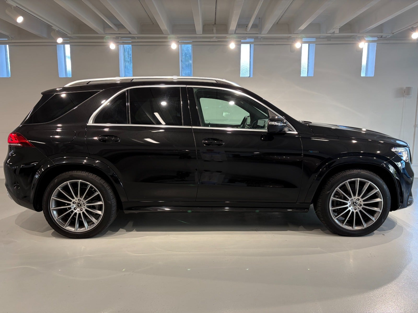 Sort Mercedes GLE350 de fra 2021