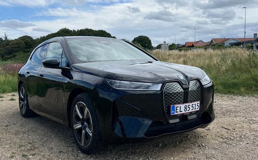 BMW iX xDrive40 Fully Charged Sport