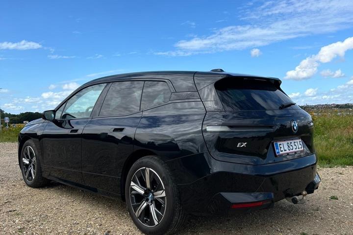 Sort BMW iX fra 2023