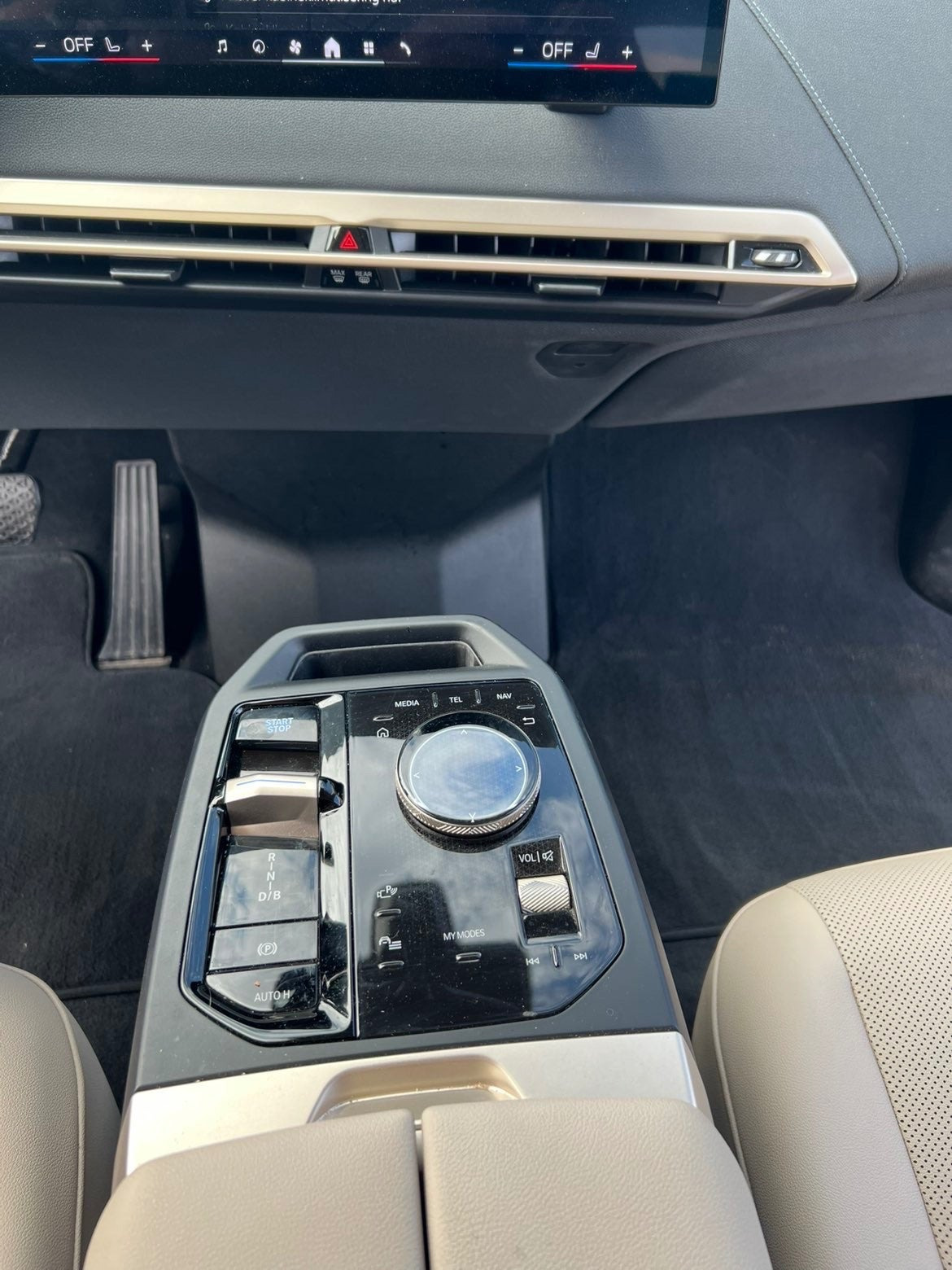 Sort BMW iX fra 2023