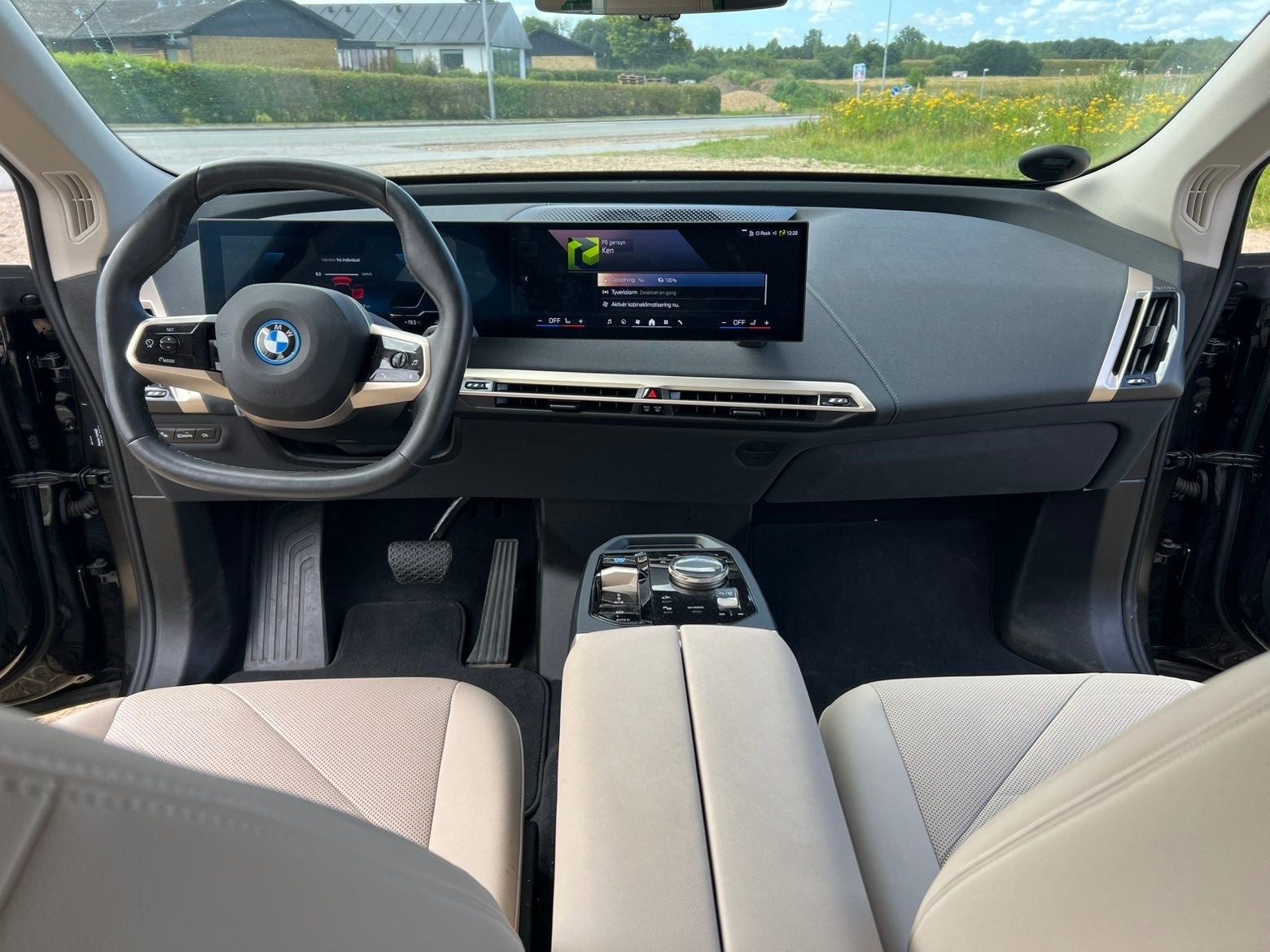 Sort BMW iX fra 2023