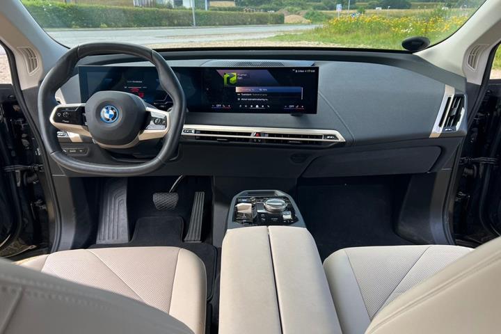 Sort BMW iX fra 2023