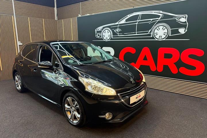 Sort Peugeot 208 fra 2015