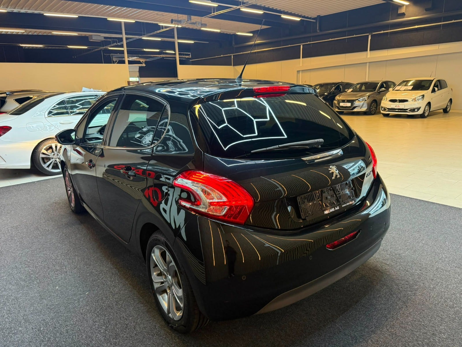 Sort Peugeot 208 fra 2015