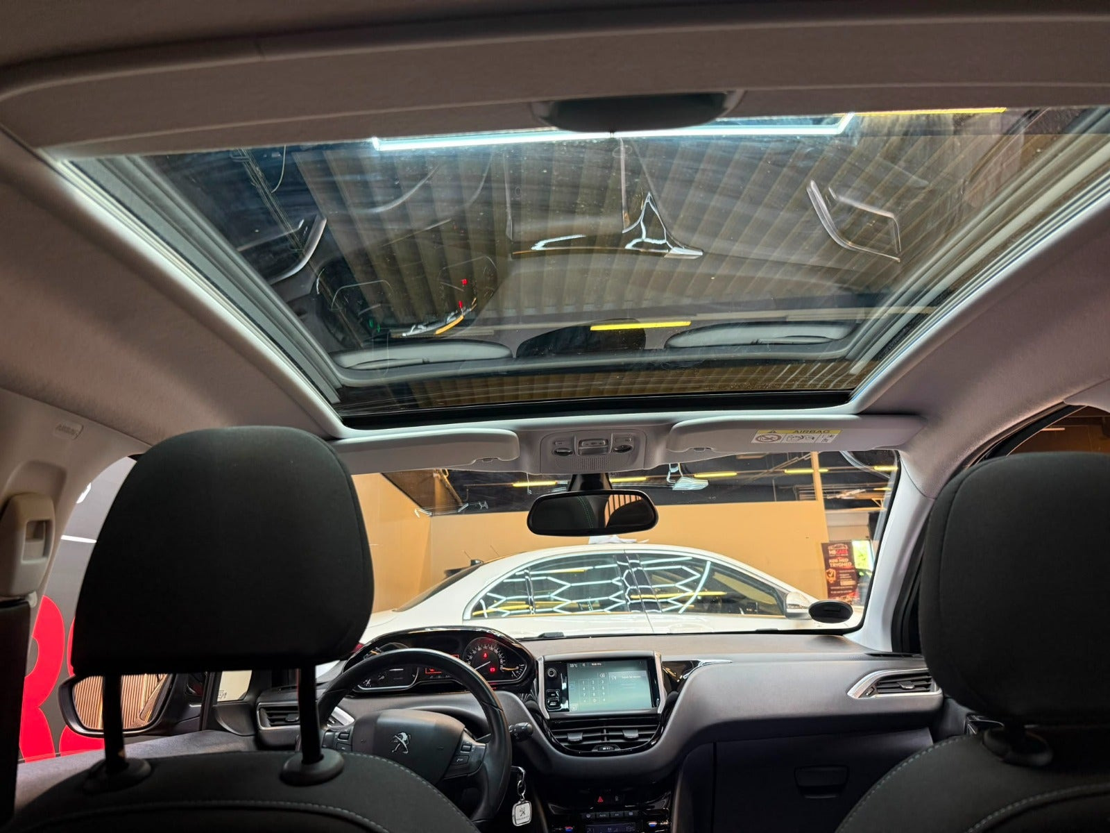 Sort Peugeot 208 fra 2015