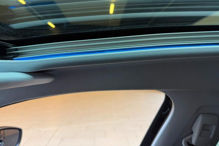 Sort Peugeot 208 fra 2015