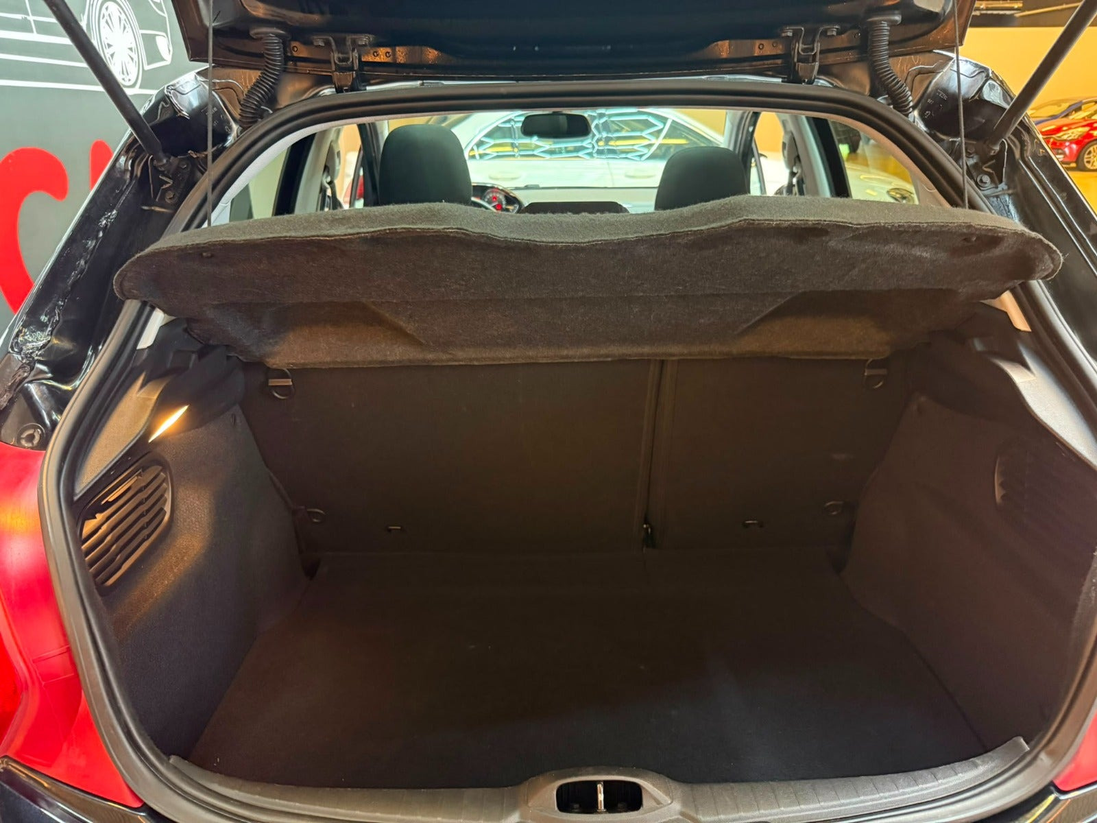 Sort Peugeot 208 fra 2015