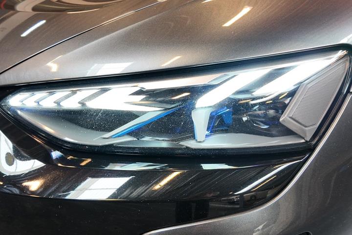 Grå Audi e-tron GT fra 2023