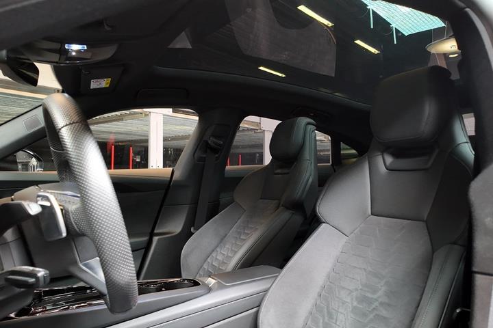 Grå Audi e-tron GT fra 2023